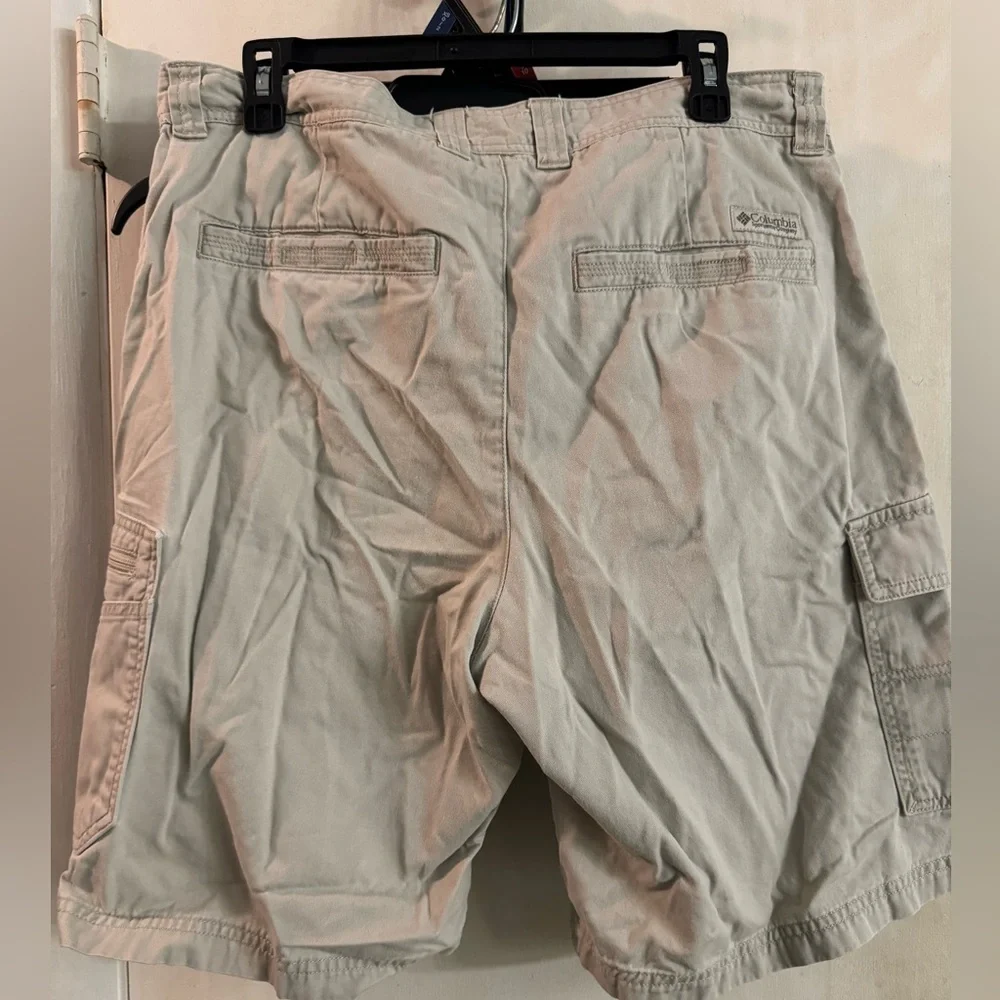 Columbia Size 34 Cargo Shorts - Picture 5 of 6